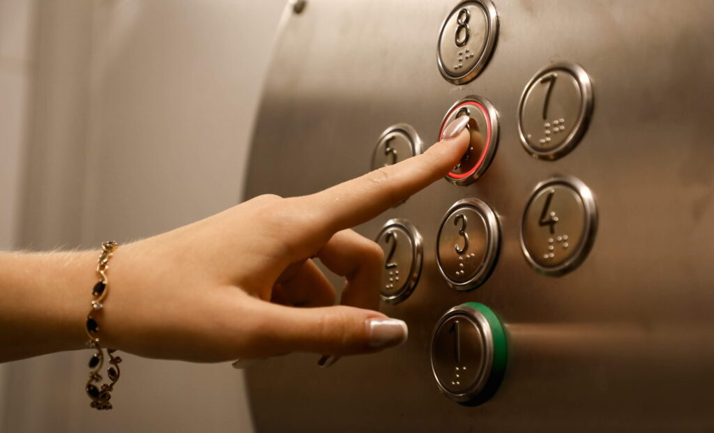 К чему снится застрять в лифте?